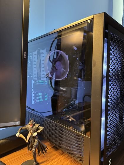 Completed build powered on, seen through the tempered-glass side panel